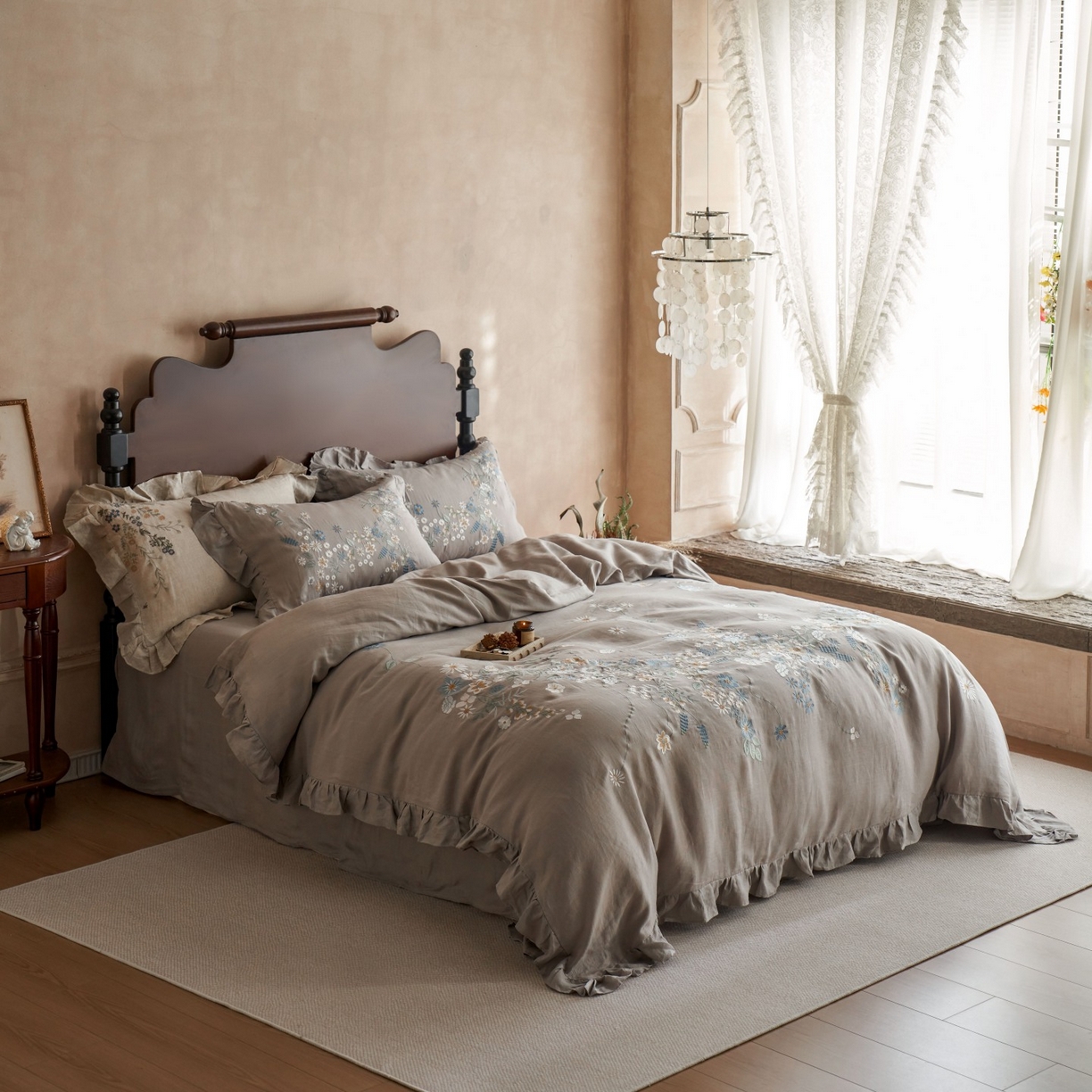 91家纺网 家纺一手货源 找家纺 安莱生活 2025新款百分百纯亚麻重工艺刺绣四件套 花非花-霓灰