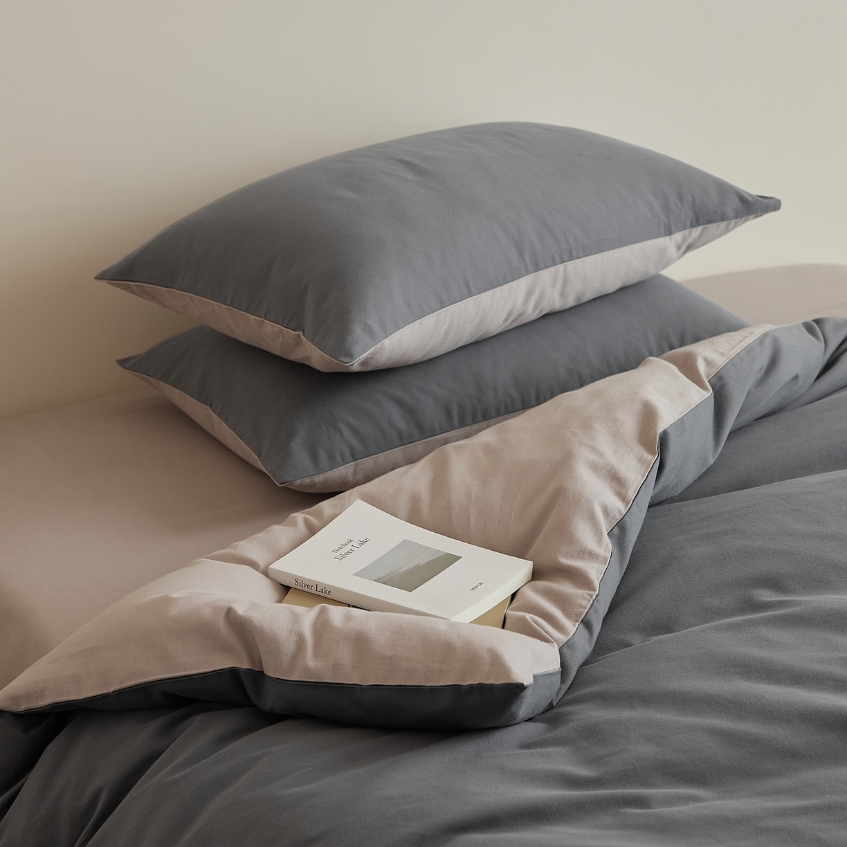 91家纺网 家纺一手货源 找家纺 禾时 2025新款A类全棉纯棉贡缎磨毛双拼色四件套 钛苏