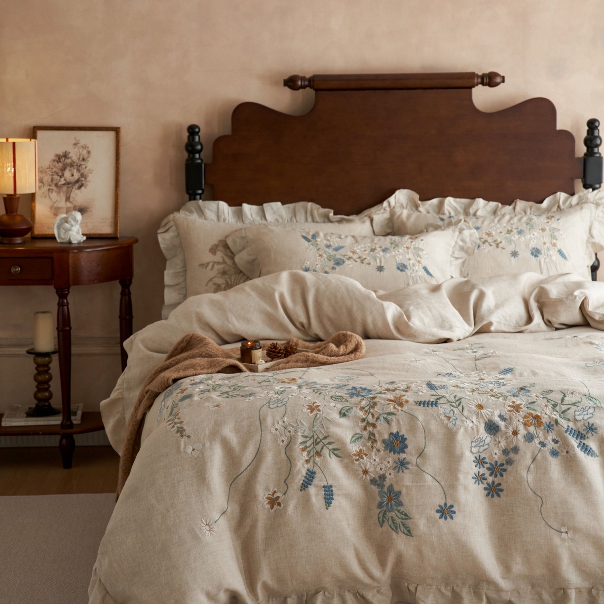 91家纺网 家纺一手货源 找家纺 安莱生活 2025新款百分百纯亚麻重工艺刺绣四件套 花非花-雨露