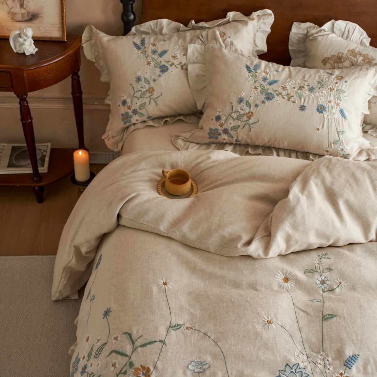 91家纺网 家纺一手货源 找家纺 安莱生活 2025新款百分百纯亚麻重工艺刺绣四件套 花非花-雨露