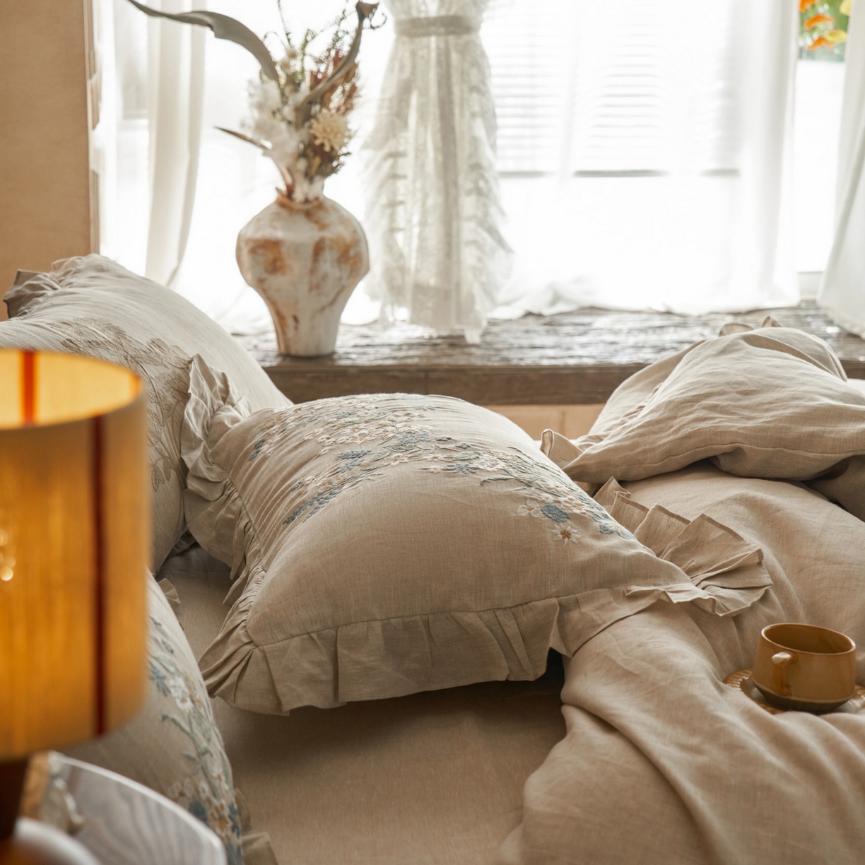 91家纺网 家纺一手货源 找家纺 安莱生活 2025新款百分百纯亚麻重工艺刺绣四件套 花非花-雨露