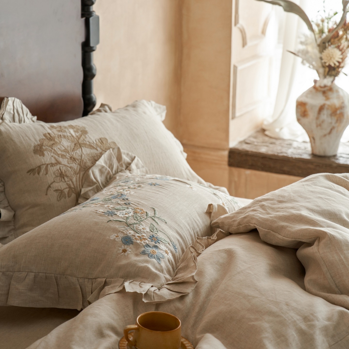 91家纺网 家纺一手货源 找家纺 安莱生活 2025新款百分百纯亚麻重工艺刺绣四件套 花非花-雨露