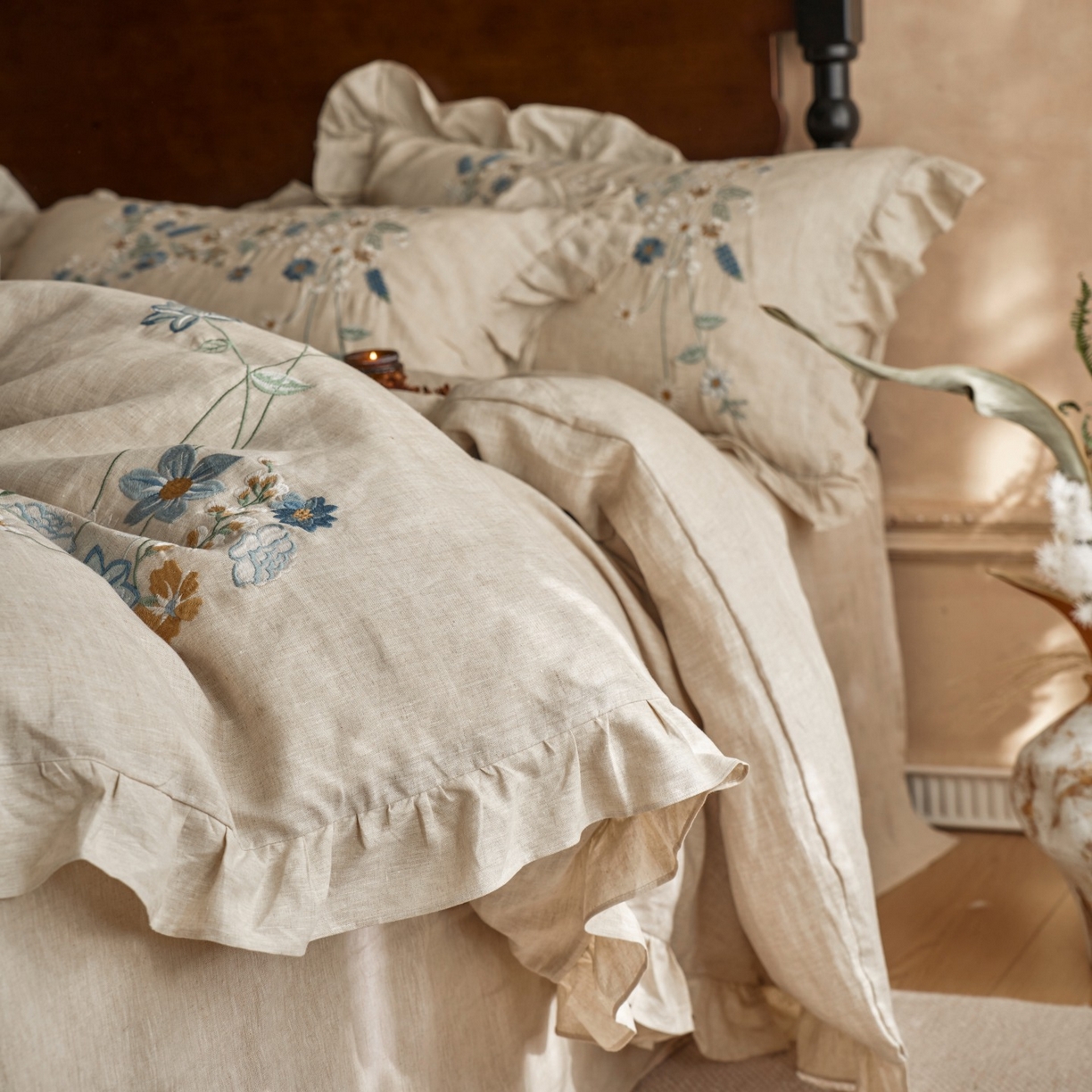 91家纺网 家纺一手货源 找家纺 安莱生活 2025新款百分百纯亚麻重工艺刺绣四件套 花非花-雨露