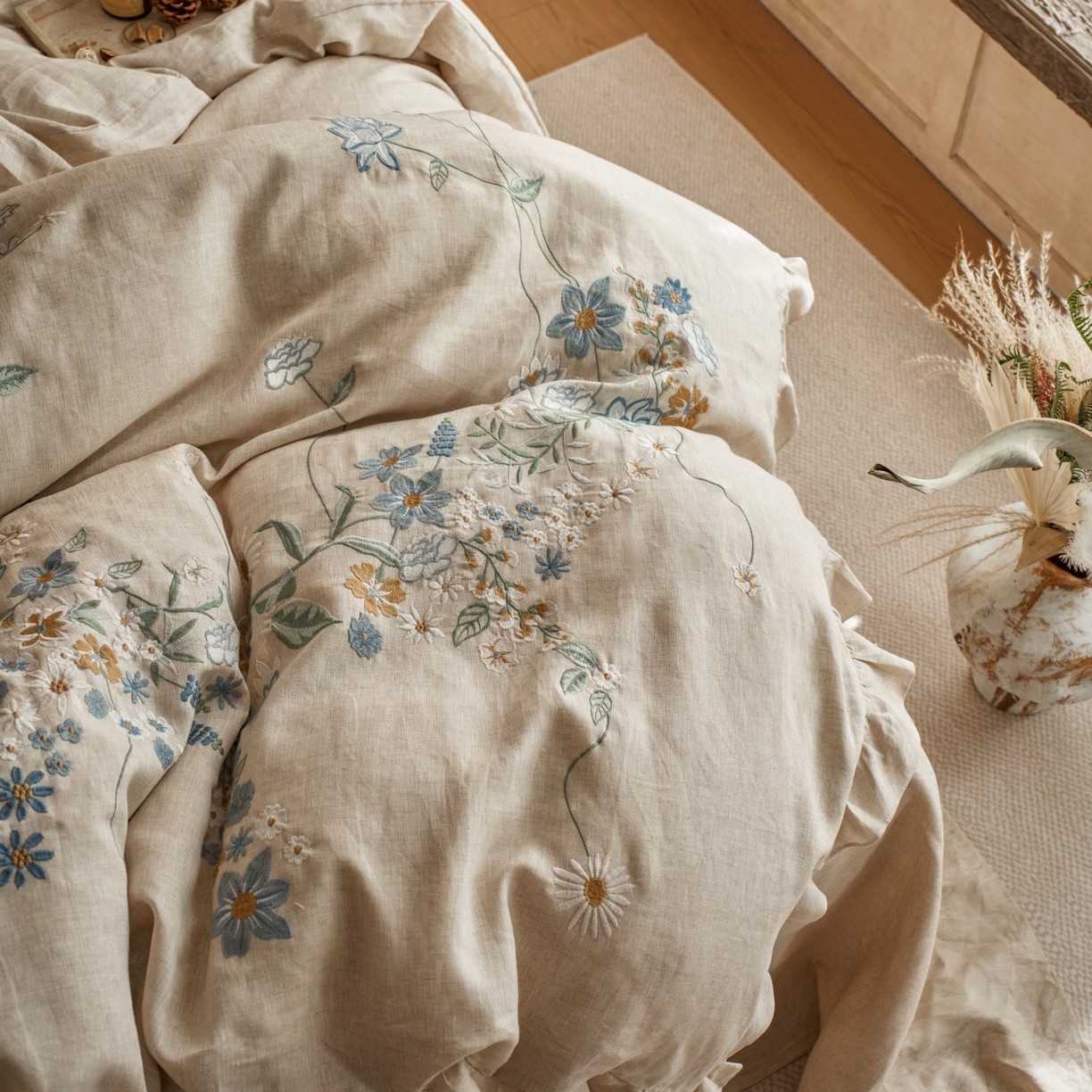 91家纺网 家纺一手货源 找家纺 安莱生活 2025新款百分百纯亚麻重工艺刺绣四件套 花非花-雨露