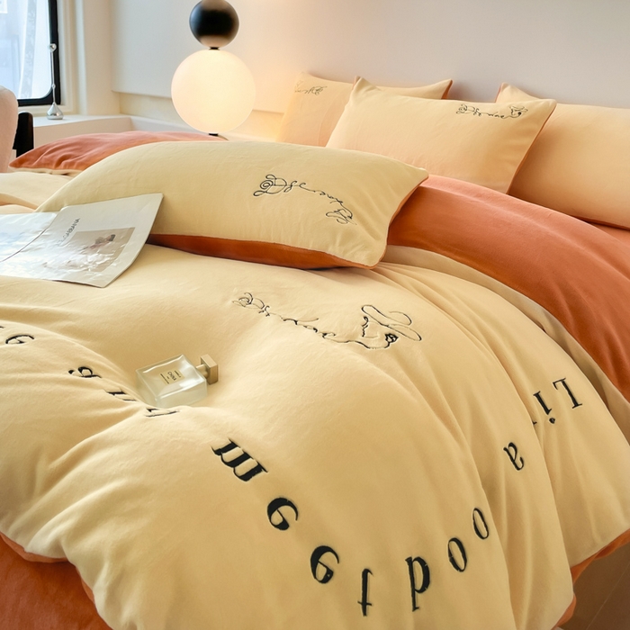 91家纺网 家纺一手货源 找家纺 ab家纺 2025新款字母绣花牛奶绒四件套-都市生活 都市生活柠萌黄-橙