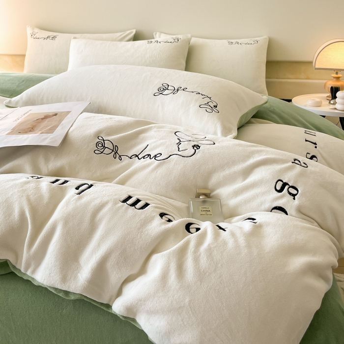 91家纺网 家纺一手货源 找家纺 （总）ab家纺 2025新款字母绣花牛奶绒四件套-都市生活