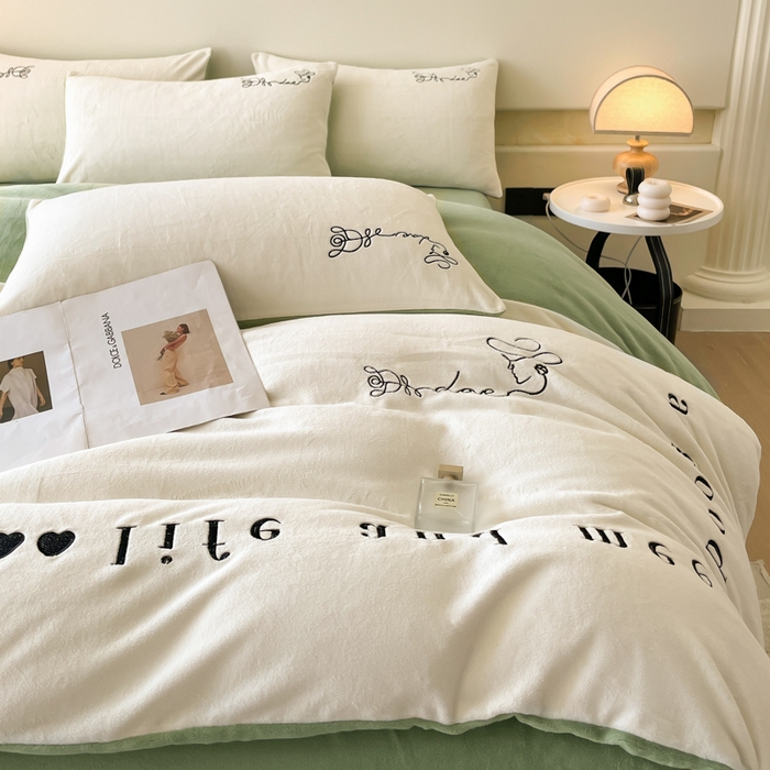 91家纺网 家纺一手货源 找家纺 （总）ab家纺 2025新款字母绣花牛奶绒四件套-都市生活