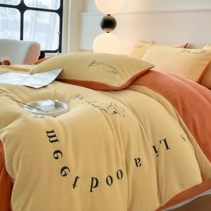 91家纺网 家纺一手货源 找家纺 ab家纺 2025新款字母绣花牛奶绒四件套-都市生活 都市生活柠萌黄-橙