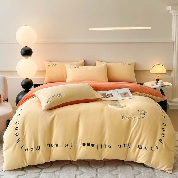 91家纺网 家纺一手货源 找家纺 ab家纺 2025新款字母绣花牛奶绒四件套-都市生活 都市生活柠萌黄-橙