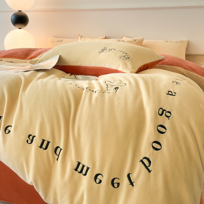 91家纺网 家纺一手货源 找家纺 ab家纺 2025新款字母绣花牛奶绒四件套-都市生活 都市生活柠萌黄-橙