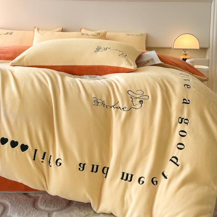 91家纺网 家纺一手货源 找家纺 ab家纺 2025新款字母绣花牛奶绒四件套-都市生活 都市生活柠萌黄-橙