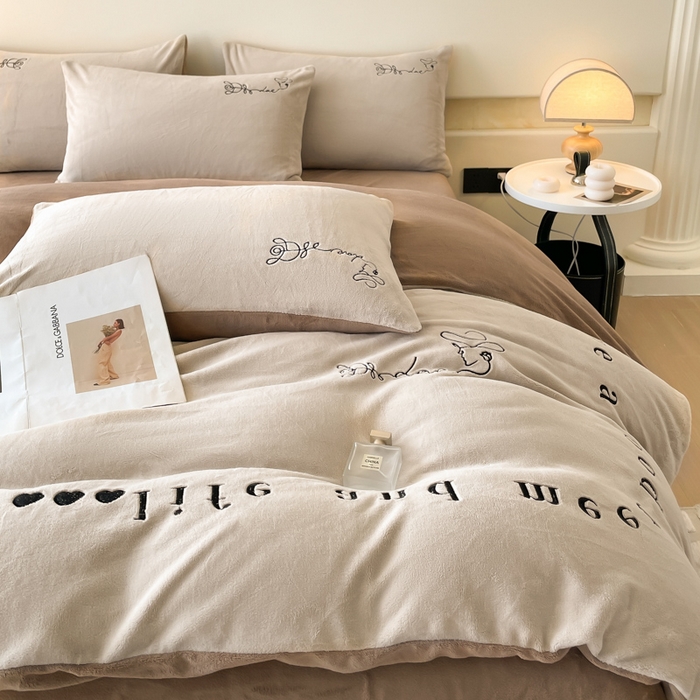 91家纺网 家纺一手货源 找家纺 ab家纺 2025新款字母绣花牛奶绒四件套-都市生活 都市生活柯蓝灰咖