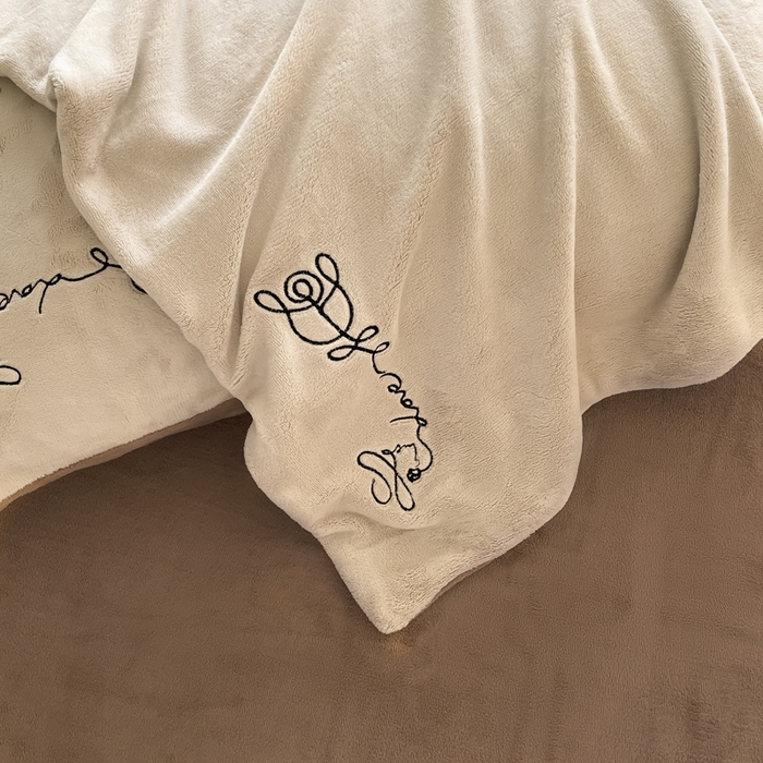 91家纺网 家纺一手货源 找家纺 ab家纺 2025新款字母绣花牛奶绒四件套-都市生活 都市生活柯蓝灰咖