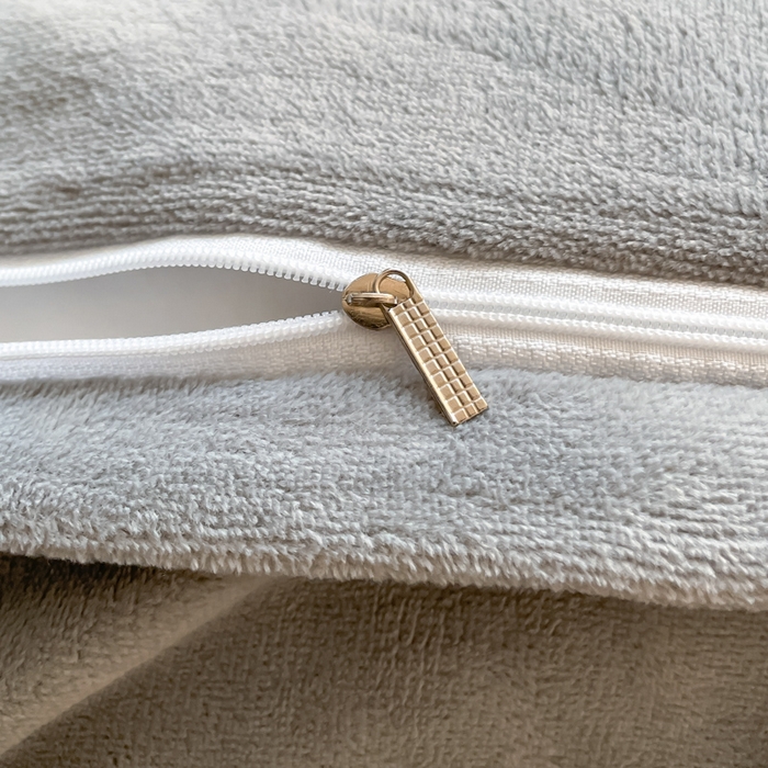 91家纺网 家纺一手货源 找家纺 ab家纺 2025新款字母绣花牛奶绒四件套-都市生活 都市生活豆沙-深灰