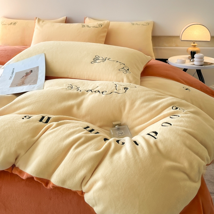 91家纺网 家纺一手货源 找家纺 ab家纺 2025新款字母绣花牛奶绒四件套-都市生活 都市生活柠萌黄-橙