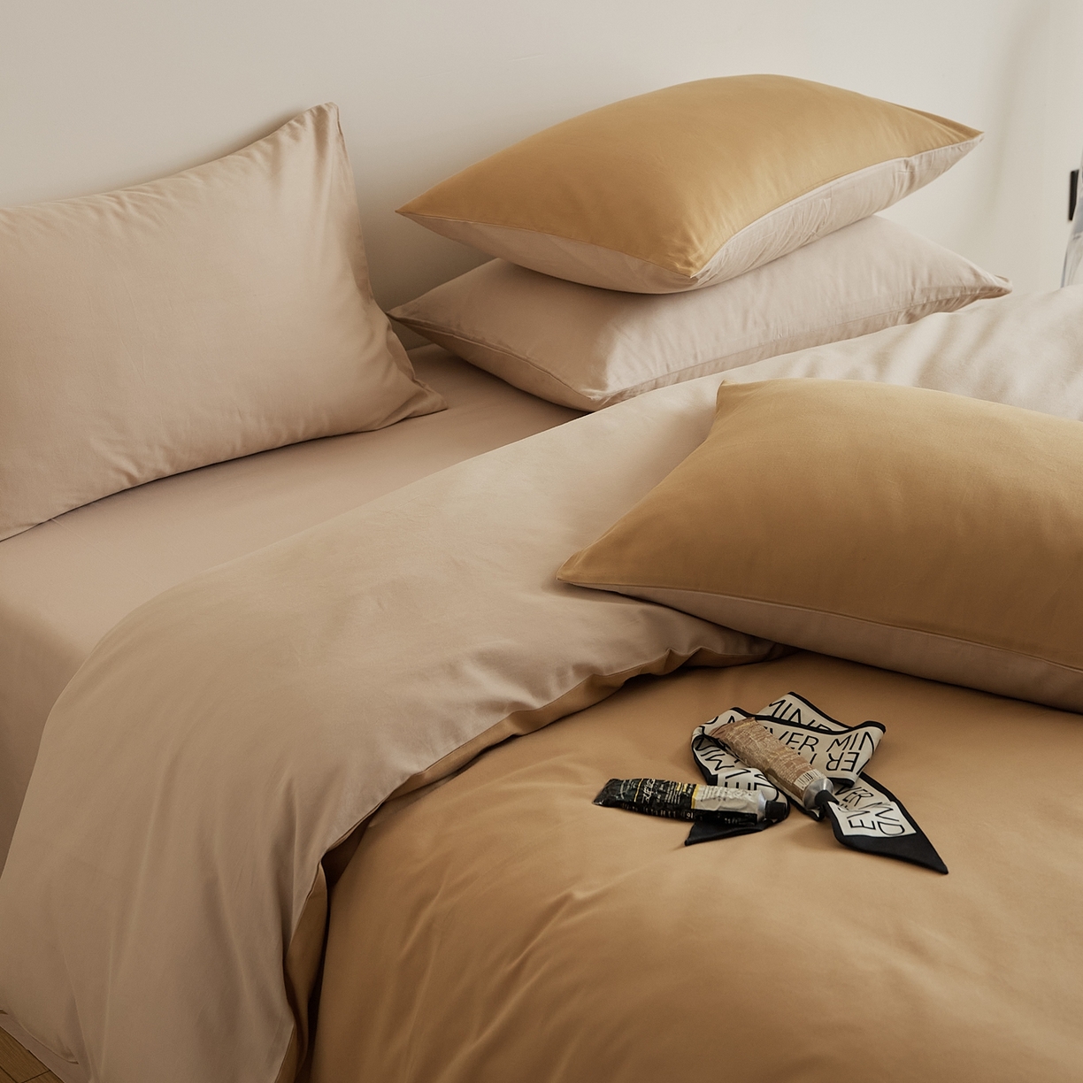 91家纺网 家纺一手货源 找家纺 禾时 2025新款A类全棉纯棉贡缎磨毛双拼色四件套 耀金