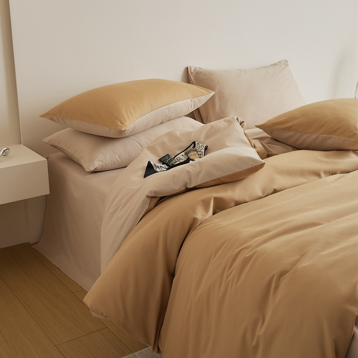 91家纺网 家纺一手货源 找家纺 禾时 2025新款A类全棉纯棉贡缎磨毛双拼色四件套 耀金