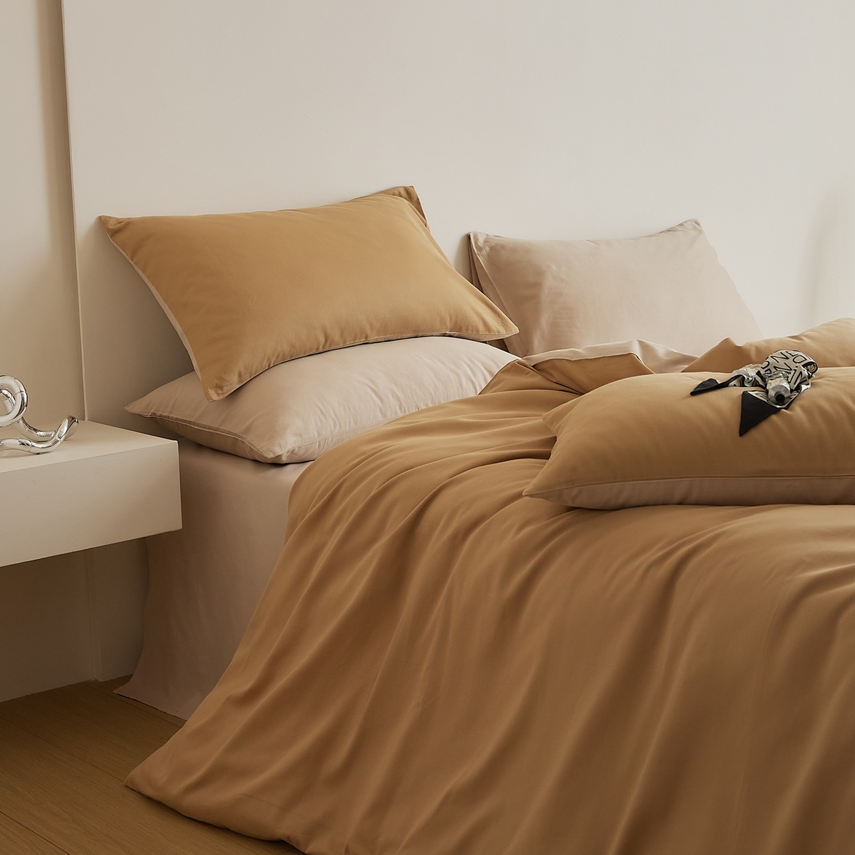 91家纺网 家纺一手货源 找家纺 禾时 2025新款A类全棉纯棉贡缎磨毛双拼色四件套 耀金