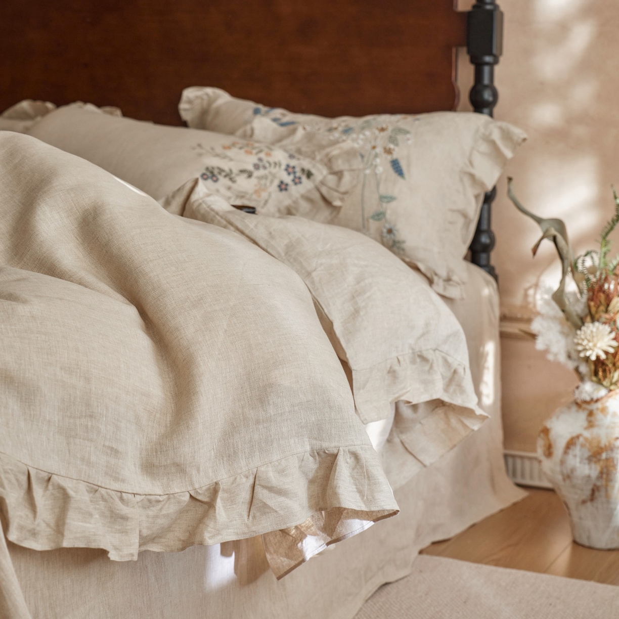 91家纺网 家纺一手货源 找家纺 安莱生活 2025新款百分百纯亚麻重工艺刺绣四件套 千寻-雨露