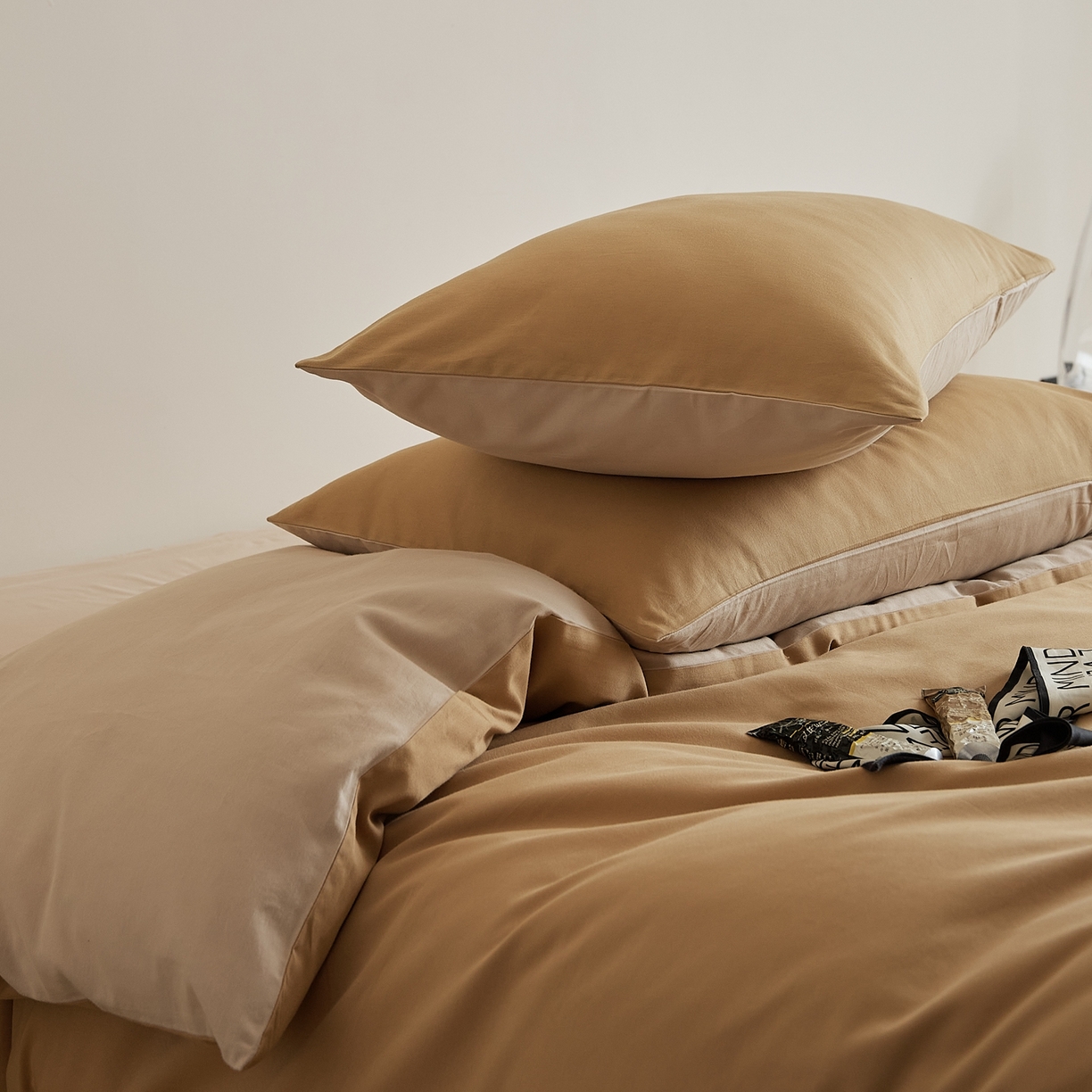 91家纺网 家纺一手货源 找家纺 禾时 2025新款A类全棉纯棉贡缎磨毛双拼色四件套 耀金