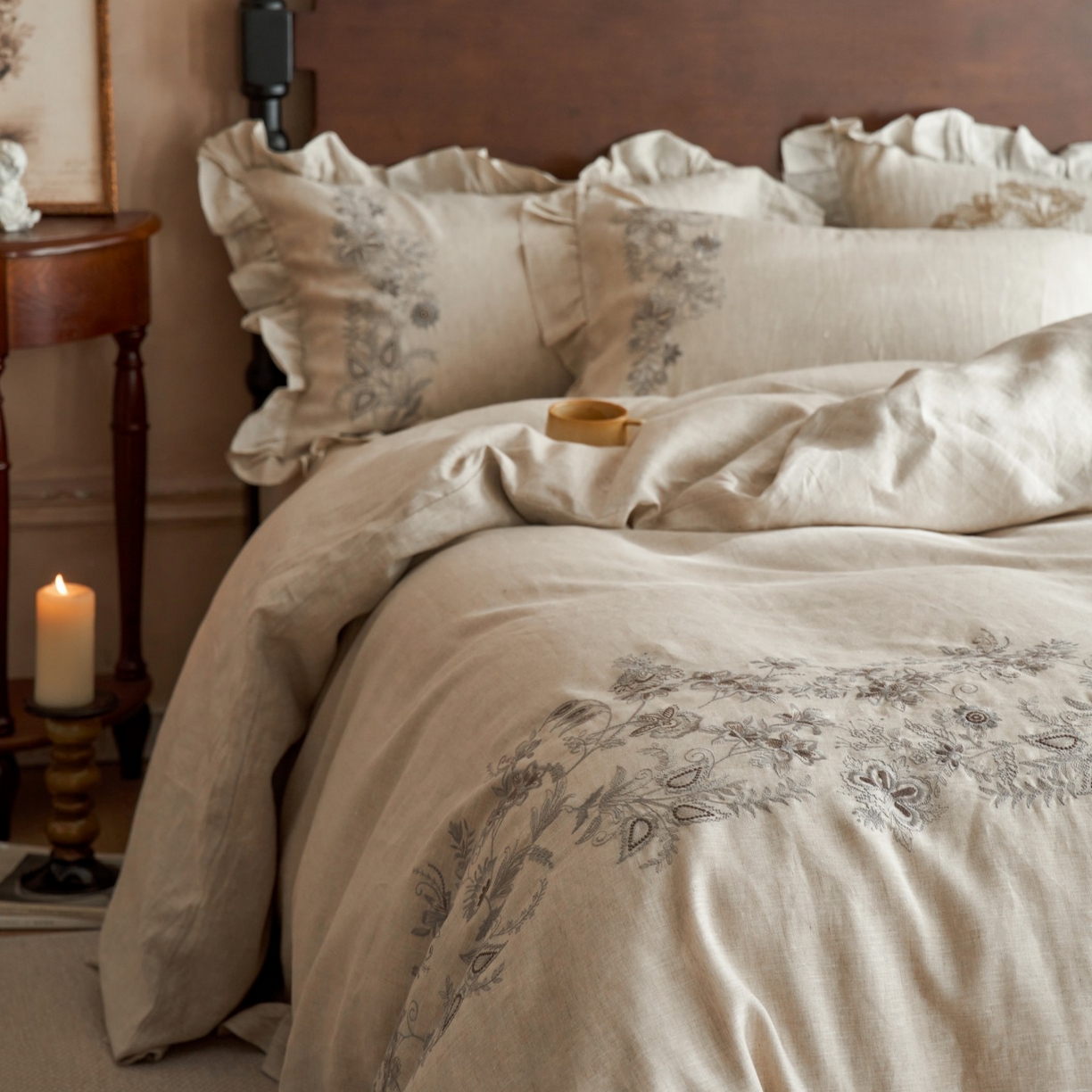 91家纺网 家纺一手货源 找家纺 安莱生活 2025新款百分百纯亚麻重工艺刺绣四件套 余香-雨露