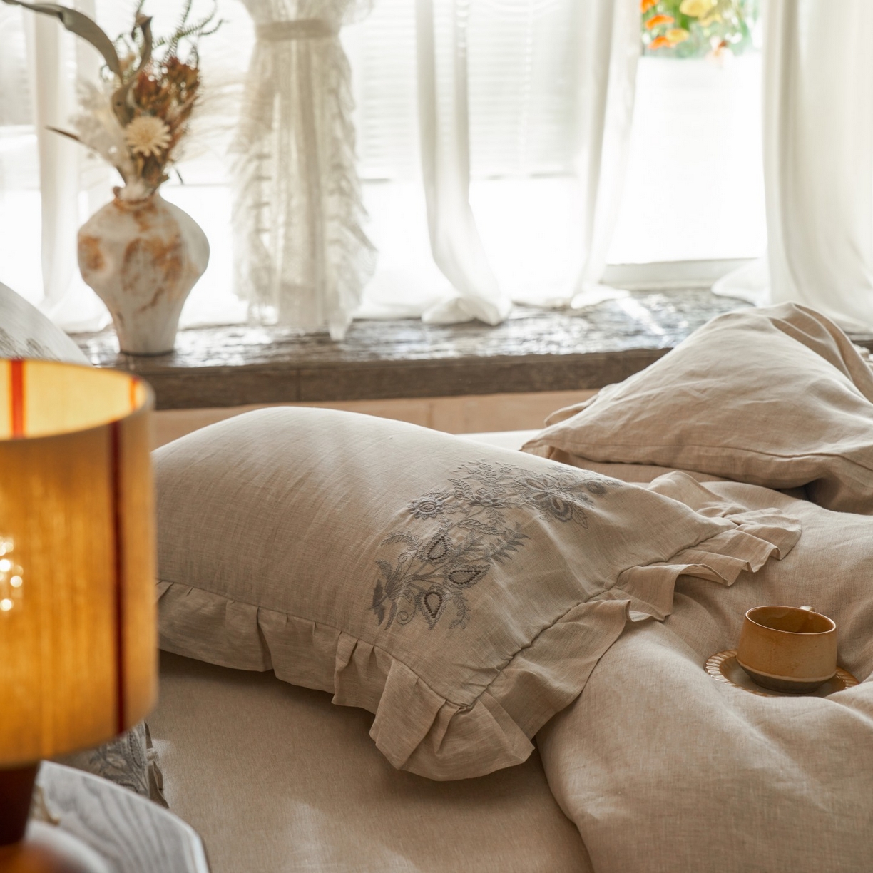 91家纺网 家纺一手货源 找家纺 安莱生活 2025新款百分百纯亚麻重工艺刺绣四件套 余香-雨露