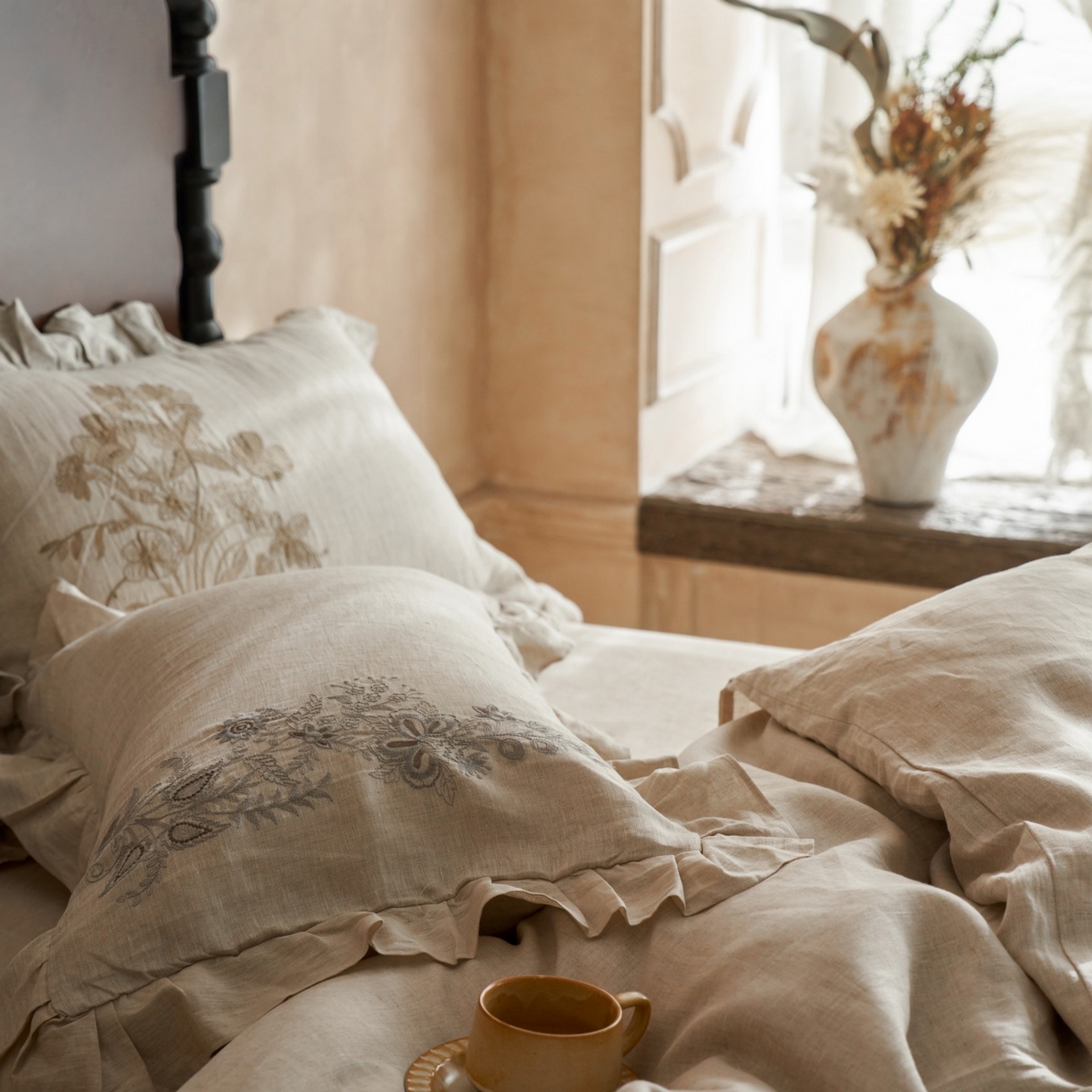 91家纺网 家纺一手货源 找家纺 安莱生活 2025新款百分百纯亚麻重工艺刺绣四件套 余香-雨露