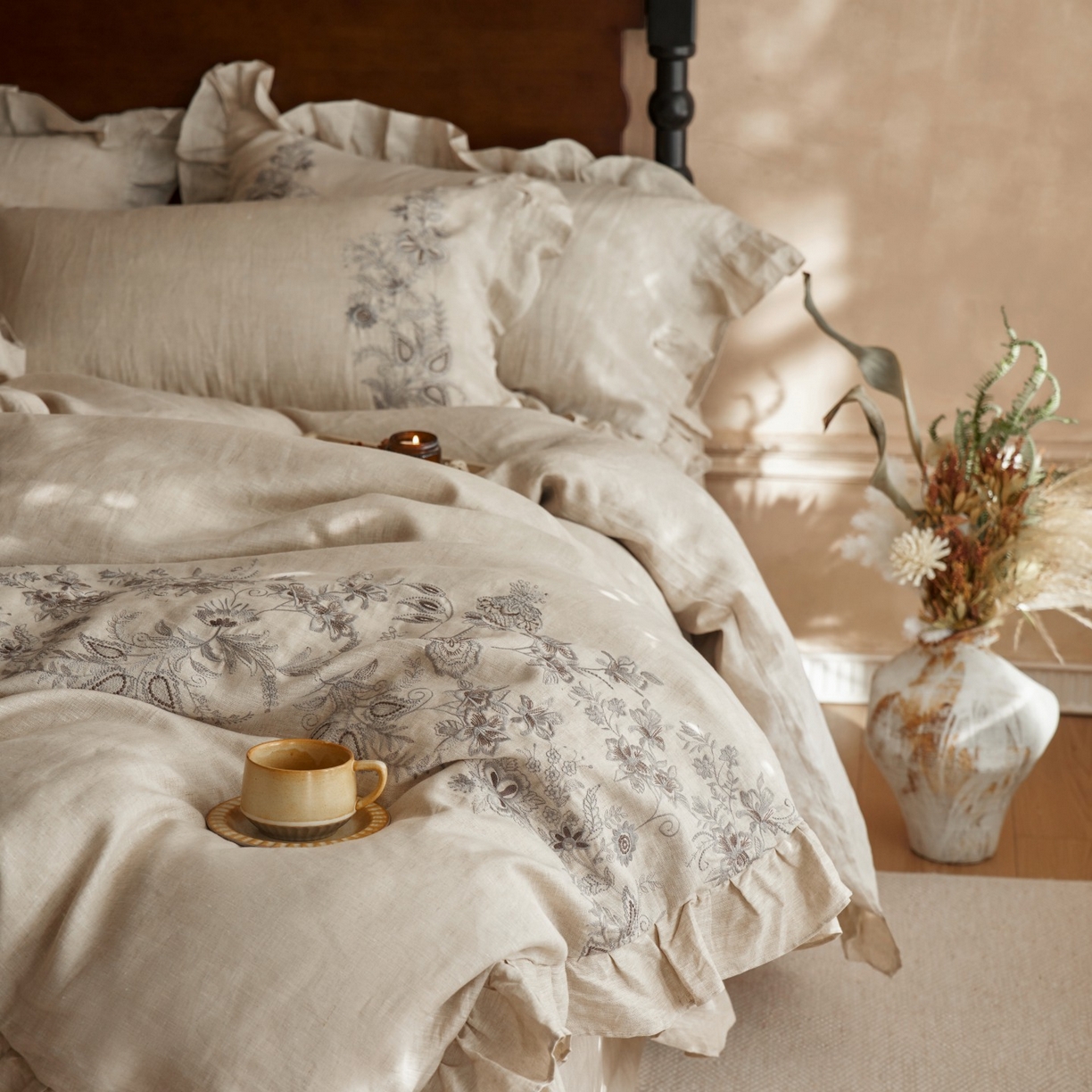 91家纺网 家纺一手货源 找家纺 安莱生活 2025新款百分百纯亚麻重工艺刺绣四件套 余香-雨露