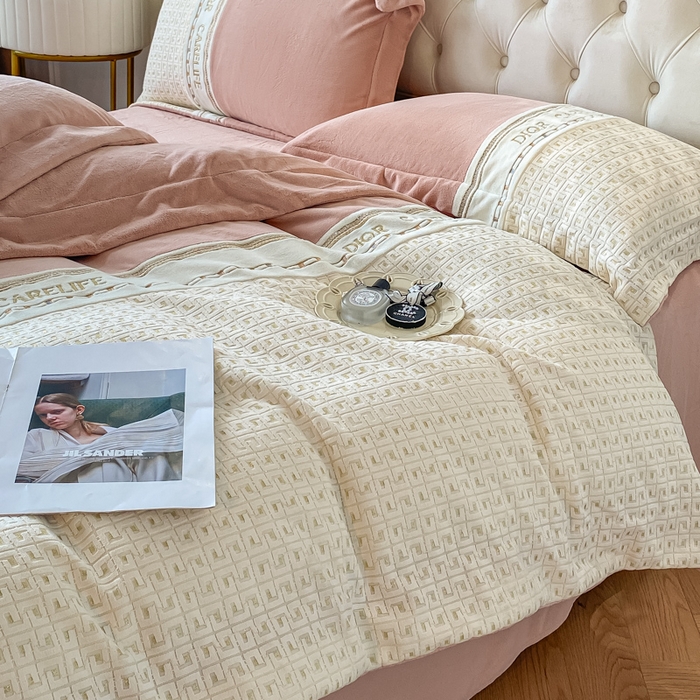 91家纺网 家纺一手货源 找家纺 ab家纺 2025新款邂逅高克重牛奶绒四件套 邂逅藕粉