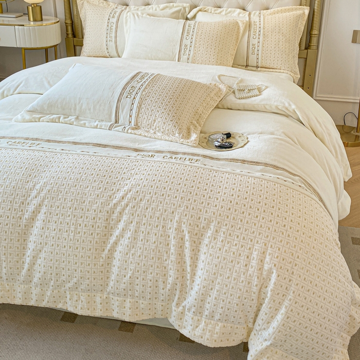 91家纺网 家纺一手货源 找家纺 ab家纺 2025新款邂逅高克重牛奶绒四件套 邂逅米月白