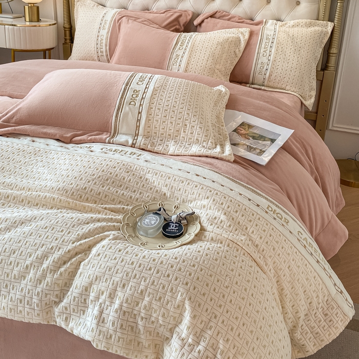 91家纺网 家纺一手货源 找家纺 ab家纺 2025新款邂逅高克重牛奶绒四件套 邂逅藕粉