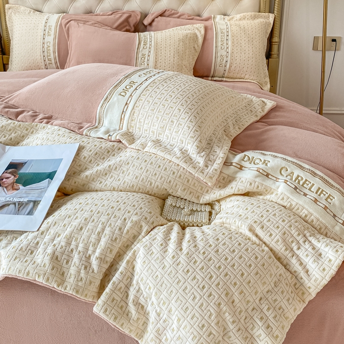 91家纺网 家纺一手货源 找家纺 ab家纺 2025新款邂逅高克重牛奶绒四件套 邂逅藕粉