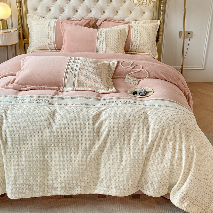 91家纺网 家纺一手货源 找家纺 ab家纺 2025新款邂逅高克重牛奶绒四件套 邂逅藕粉