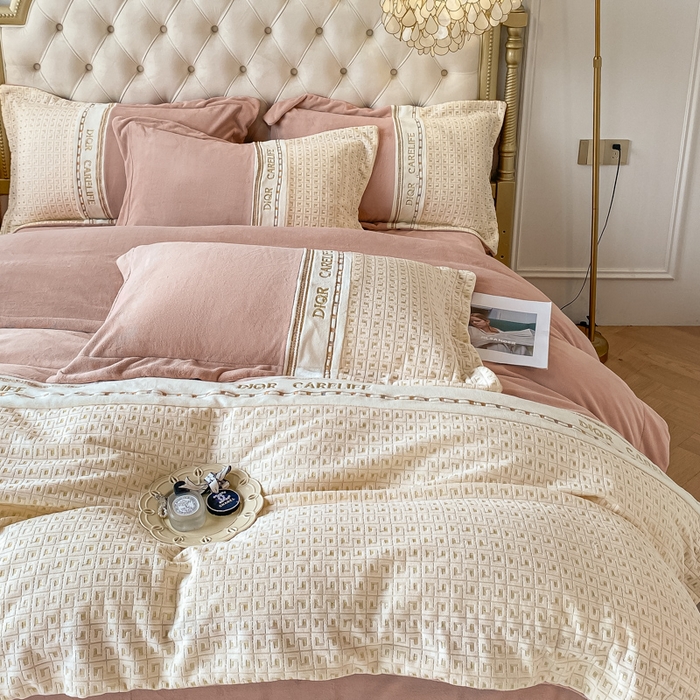 91家纺网 家纺一手货源 找家纺 ab家纺 2025新款邂逅高克重牛奶绒四件套 邂逅藕粉