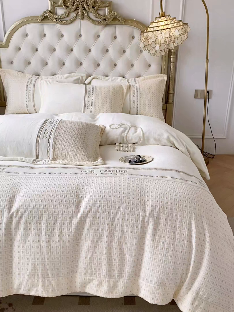 91家纺网 家纺一手货源 找家纺 ab家纺 2025新款邂逅高克重牛奶绒四件套 邂逅米月白