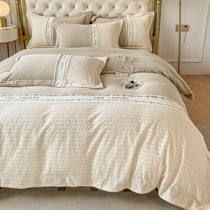 91家纺网 家纺一手货源 找家纺 ab家纺 2025新款邂逅高克重牛奶绒四件套 邂逅柯蓝灰