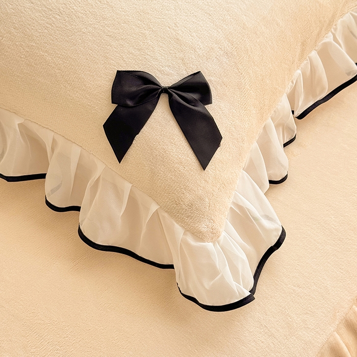 91家纺网 家纺一手货源 找家纺 莉莉安家纺 2025新款牛奶绒床裙四件套-潘多拉系列 潘多拉-白