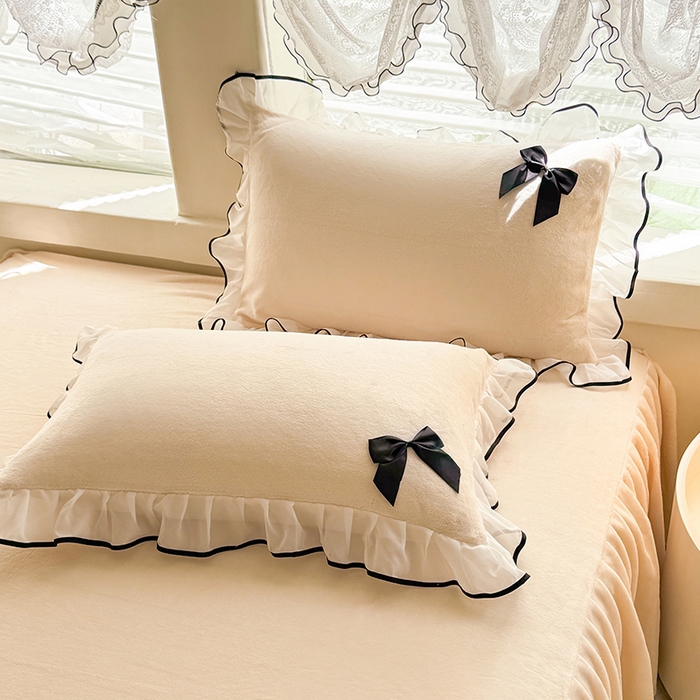 91家纺网 家纺一手货源 找家纺 莉莉安家纺 2025新款牛奶绒床裙四件套-潘多拉系列 潘多拉-白