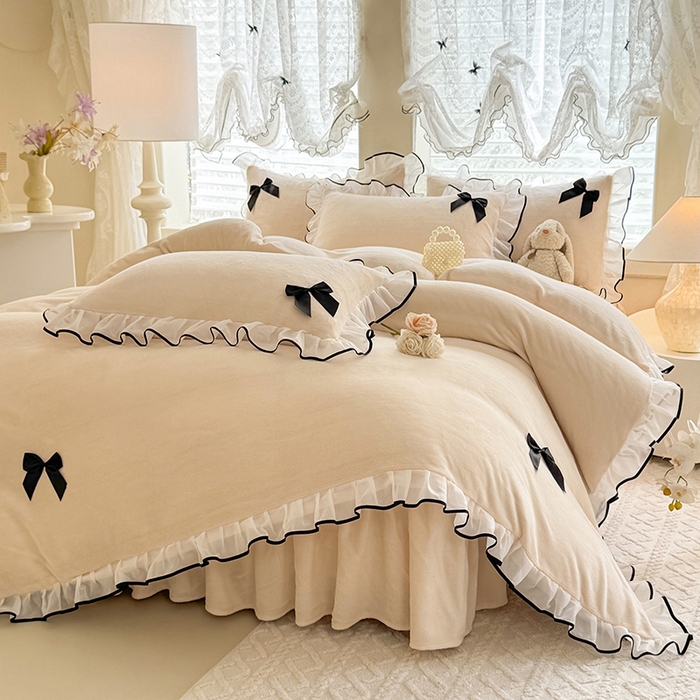 91家纺网 家纺一手货源 找家纺 莉莉安家纺 2025新款牛奶绒床裙四件套-潘多拉系列 潘多拉-白