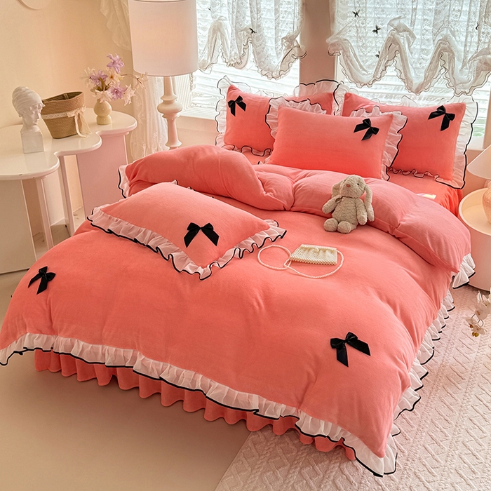 91家纺网 家纺一手货源 找家纺 莉莉安家纺 2025新款牛奶绒床裙四件套-潘多拉系列 潘多拉-粉