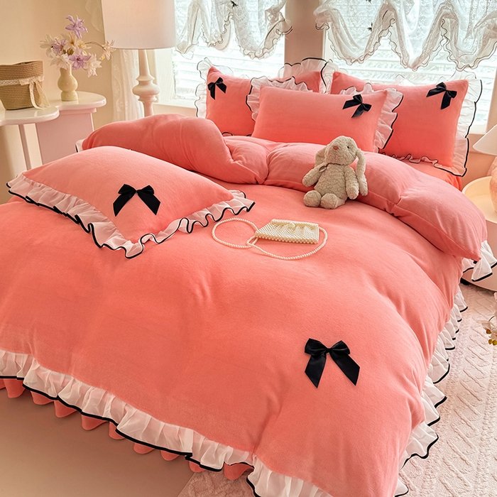 91家纺网 家纺一手货源 找家纺 莉莉安家纺 2025新款牛奶绒床裙四件套-潘多拉系列 潘多拉-粉