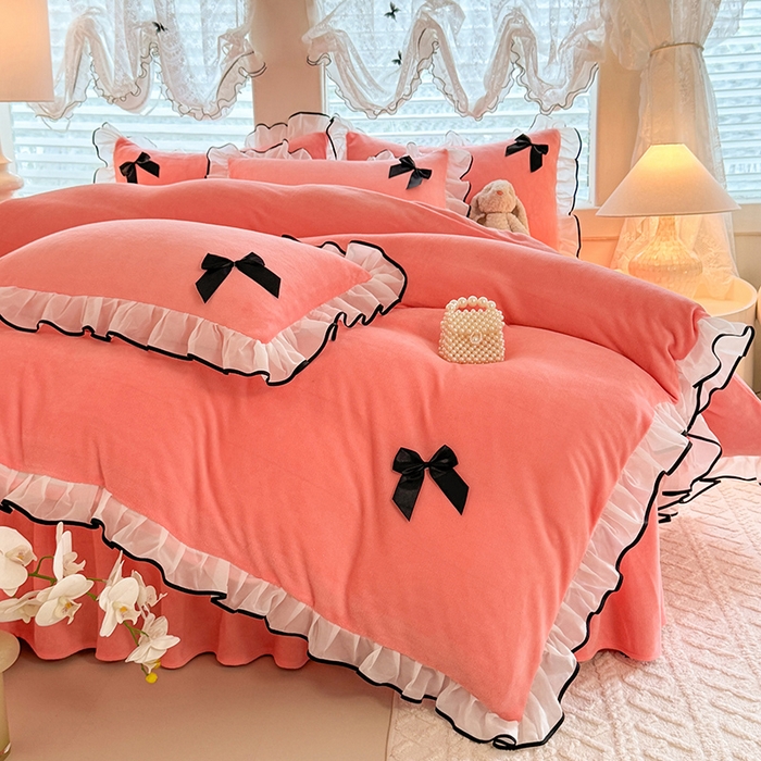 91家纺网 家纺一手货源 找家纺 莉莉安家纺 2025新款牛奶绒床裙四件套-潘多拉系列 潘多拉-粉