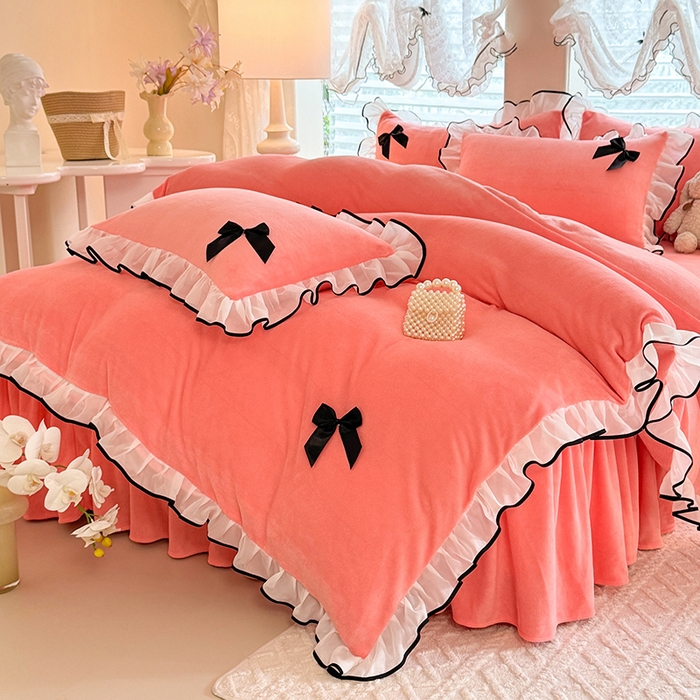 91家纺网 家纺一手货源 找家纺 莉莉安家纺 2025新款牛奶绒床裙四件套-潘多拉系列 潘多拉-粉