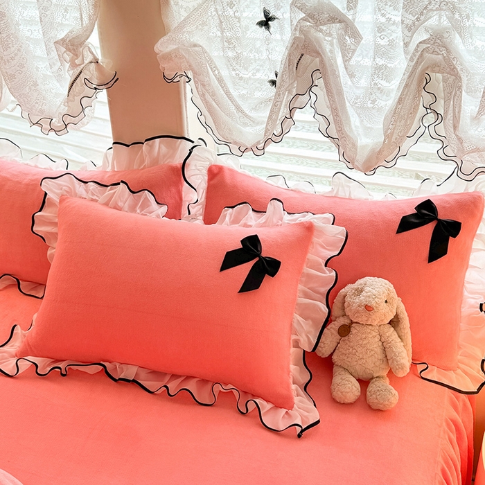 91家纺网 家纺一手货源 找家纺 莉莉安家纺 2025新款牛奶绒床裙四件套-潘多拉系列 潘多拉-粉