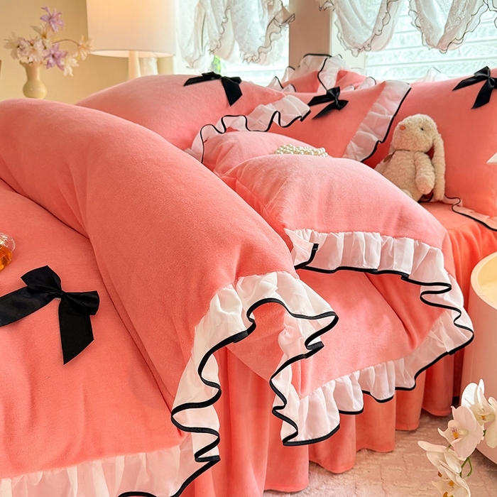 91家纺网 家纺一手货源 找家纺 莉莉安家纺 2025新款牛奶绒床裙四件套-潘多拉系列 潘多拉-粉