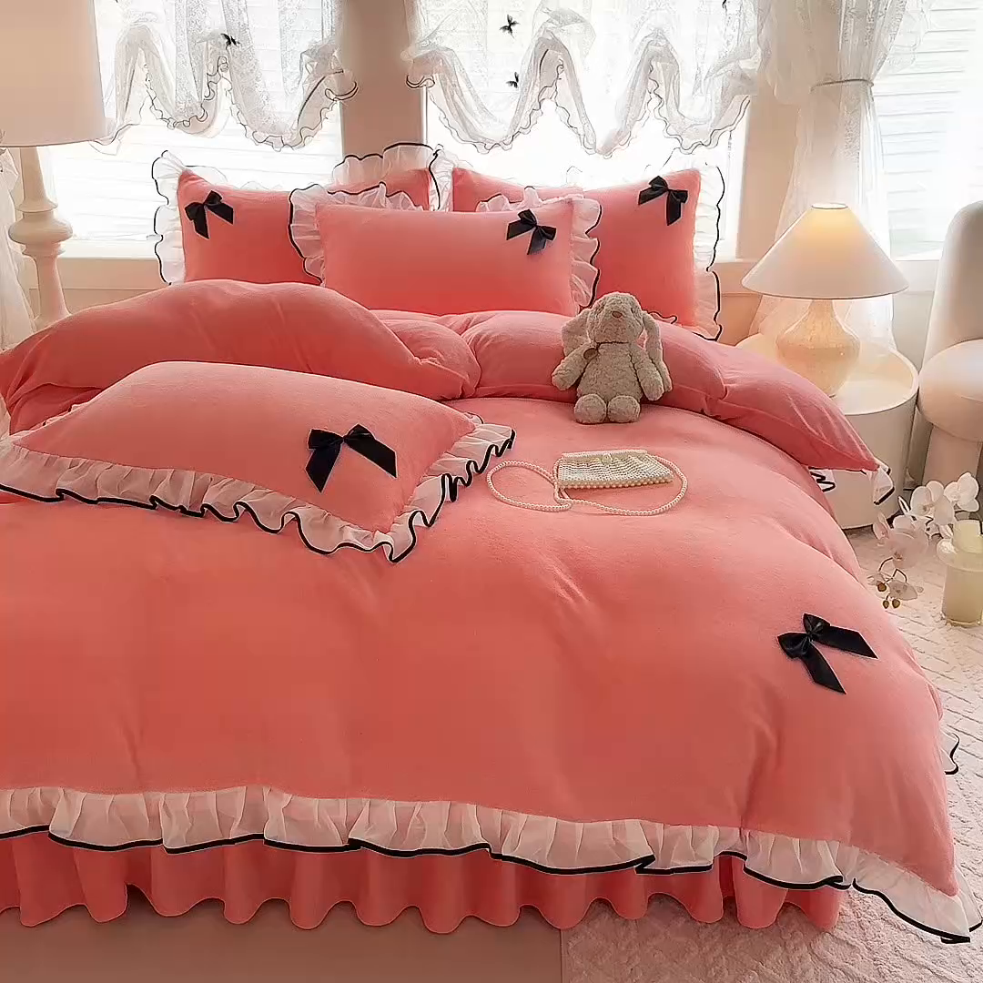 91家纺网 家纺一手货源 找家纺 莉莉安家纺 2025新款牛奶绒床裙四件套-潘多拉系列 潘多拉-粉