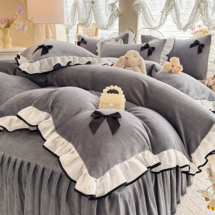 91家纺网 家纺一手货源 找家纺 莉莉安家纺 2025新款牛奶绒床裙四件套-潘多拉系列 潘多拉-灰