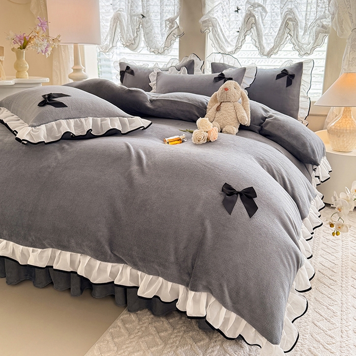 91家纺网 家纺一手货源 找家纺 莉莉安家纺 2025新款牛奶绒床裙四件套-潘多拉系列 潘多拉-灰