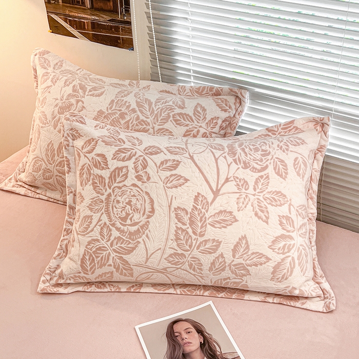 倾慕家纺 2026新款舒适保暖立体浮雕绒系列单枕套 爱意浓粉