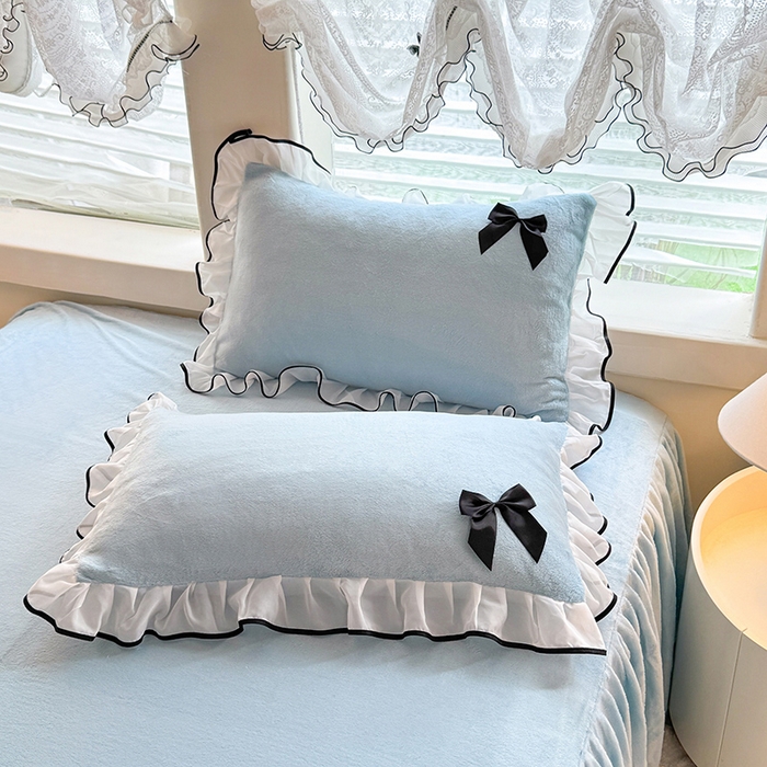 91家纺网 家纺一手货源 找家纺 莉莉安家纺 2025新款牛奶绒床裙四件套-潘多拉系列 潘多拉-浅蓝